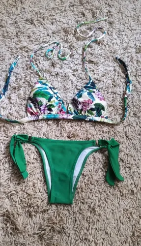 Biquíni Floral com Calcinha Verde