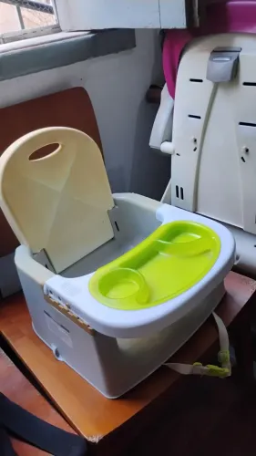Cadeira Infantil Portátil com Bandeja