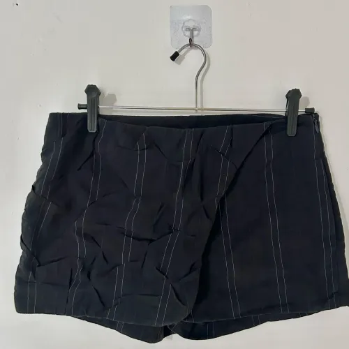 Short saia risca de giz 