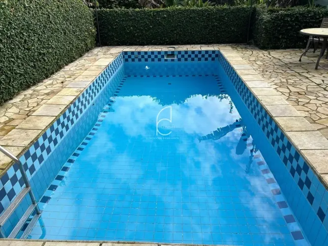 Casa ampla com espaço comercial no Pantanal, Florianópolis/SC