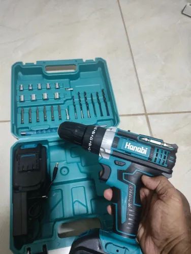 parafusadeira com função martelete, 2 baterias e acessórios Nova
