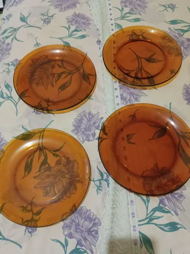 Pratos Duralex e Xícaras 