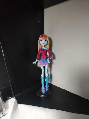 Boneca Monster High Abbey Bominable Music Festival G1 