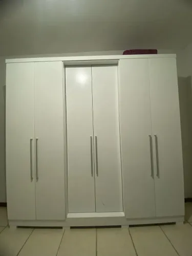 Guarda-roupa branco 6 portas