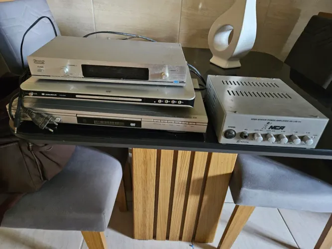Conjunto de aparelhos eletrônicos