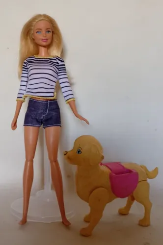 Barbie passeio com o cachorrinho modelo DEJ 68