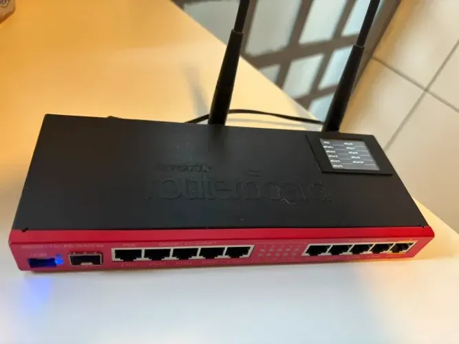 MikroTIK RB2011UiAS-2HnD-IN (ROTEADOR _+ SWITCH + WIFI) 10 PORTAS