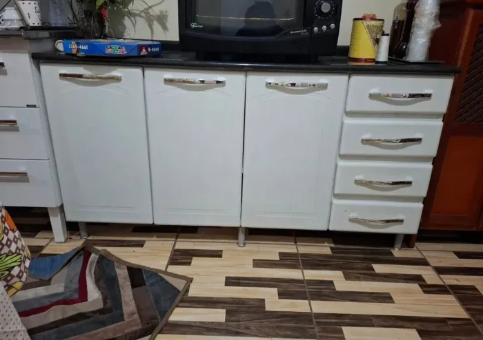 Armário inferior com pedra de granito