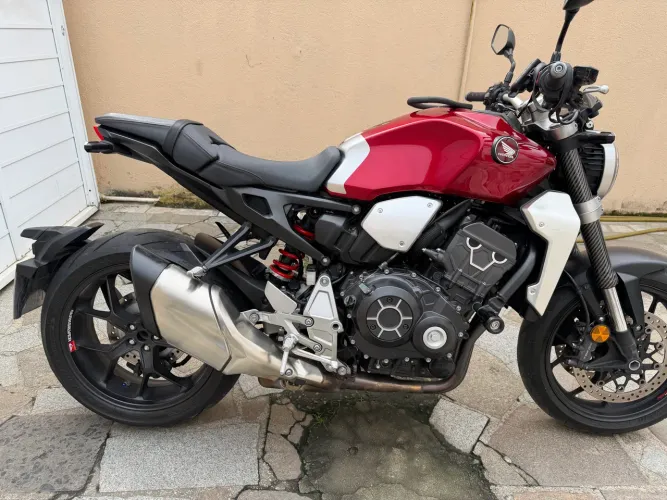Moto muito nova sou segundo dono *