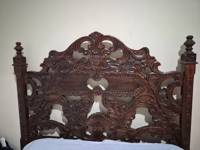 Conjunto cama e penteadeira antigos