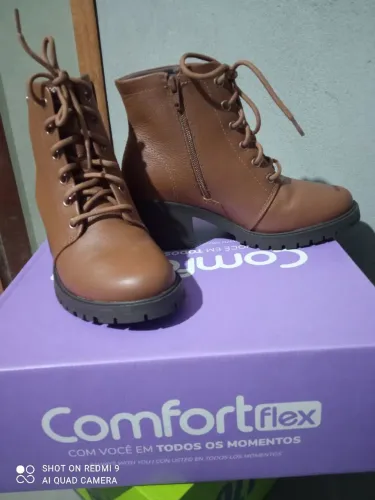 Bota de couro, comfortflex tamanho 36 - nunca usada - R$ 250,00. Comprei tam. errado.