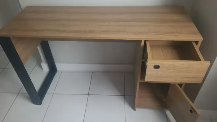 Sofá + mesa + aspirador / R$350,00