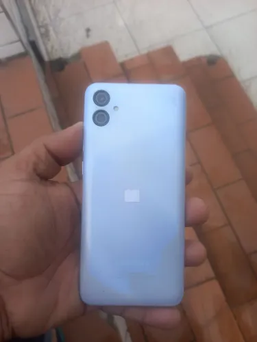 Vendo celular Samsung galaxy A04e 64 gigas funciona normal (valor 199 reais)