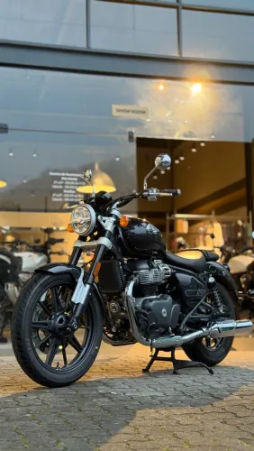 SUPER METEOR 650 ASTRAL BLACK 26/27 - 0Km