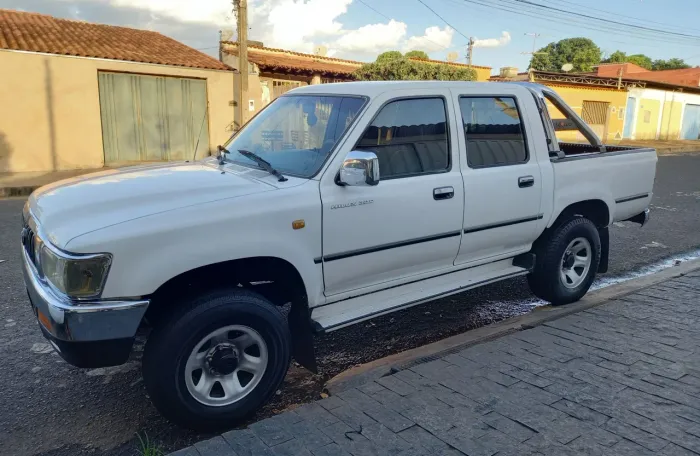 Toyota Hilux CD SRV 4X2 3.0 8V 90cv Diesel 2002