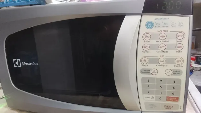 Microondas Electrolux 20L - 110v - Bem conservado - 3 Meses Garantia! Só 249 reais.