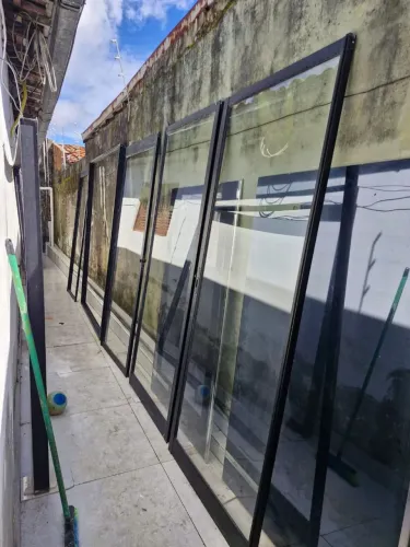 pra vender rápido e barato porta alumino e vidro