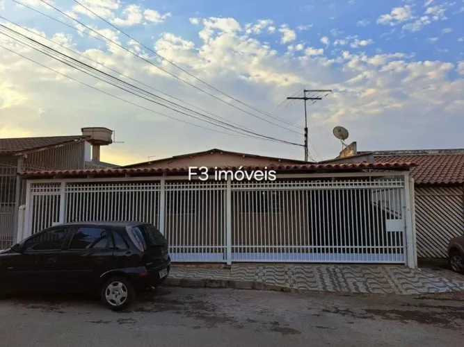 Casa para Venda em Brasília, Guará I, 4 dormitórios, 1 suíte, 3 banheiros, 2 vagas