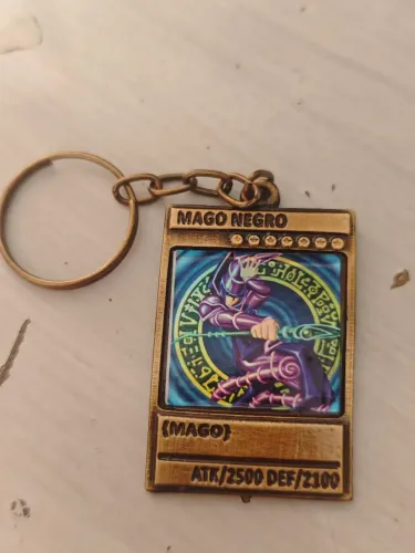 Chaveiro Yu-Gi-Oh - Mago Negro - metálico