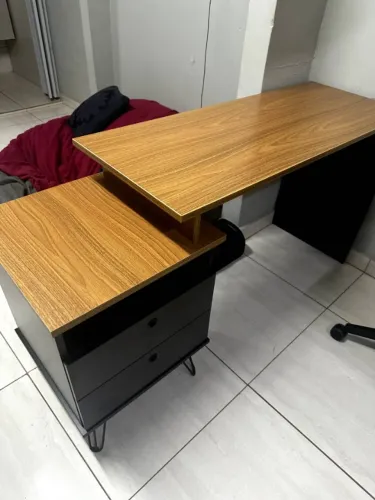 escrivaninha/mesa de estudo