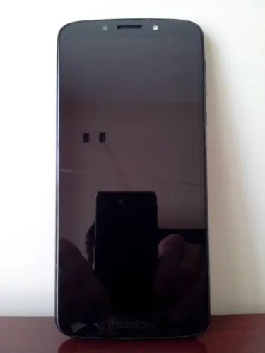 Compra se tela de Moto G6 Play usado inteira sem trinco funcionando perfeitamente.