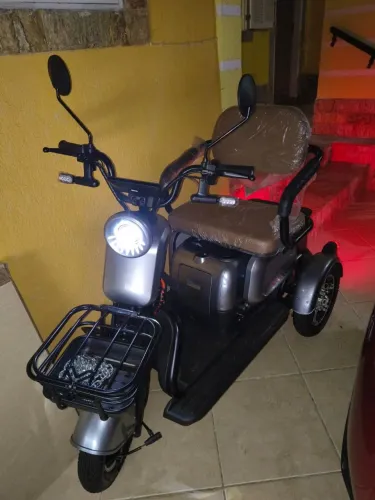 Vendo um triciclo elétrico zero km