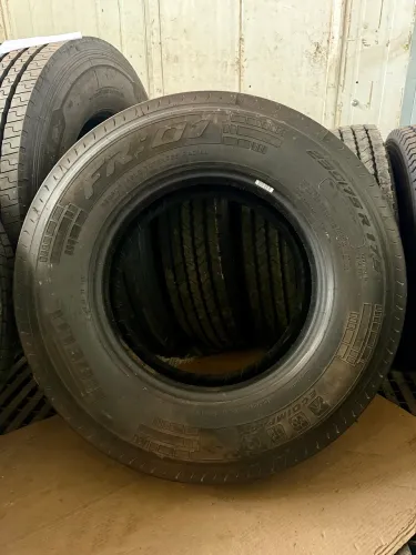 Pneu Pirelli FR:01 C 235/75R17.5
