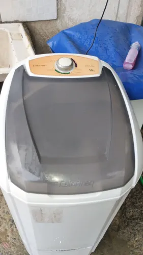 Tanquinho 12 kilos com motor novo . Perfeito estado de conservação