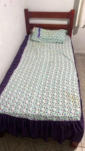Cama de solteiro de madeira 400,00