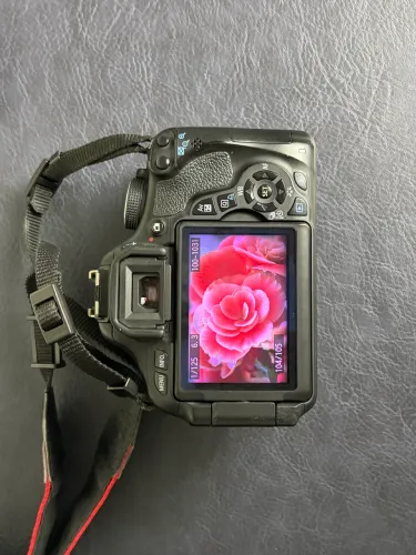 Câmera Canon 600D (equivale a T3i) | 20k cliques