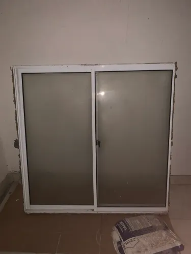 Janela de alumínio, com plotagem