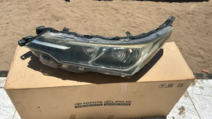 Farol Dianteiro Direito Toyota Corolla GLI/XEI 2017/2018/2019