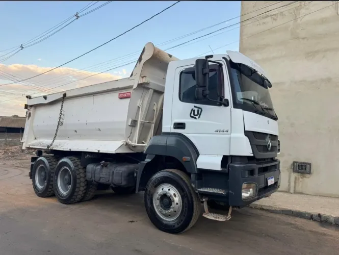 Caminhão zero todo revisado pico rodado
