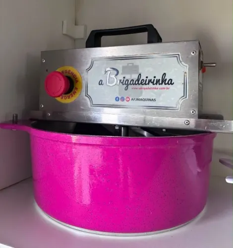 Panela mexedora de brigadeiro marca: brigadeirinha