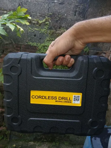 Parafusadeira e furadeira com 2 baterias de 48 V