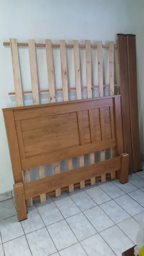 Cama de casal em ótimo estado