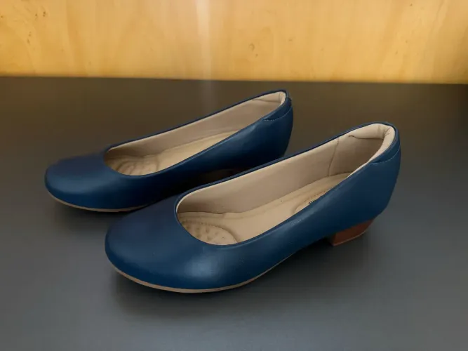 Scarpin Azul salto baixo
