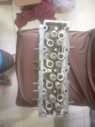 Vendo um cabeçote GM 2.0 por 900 reais 