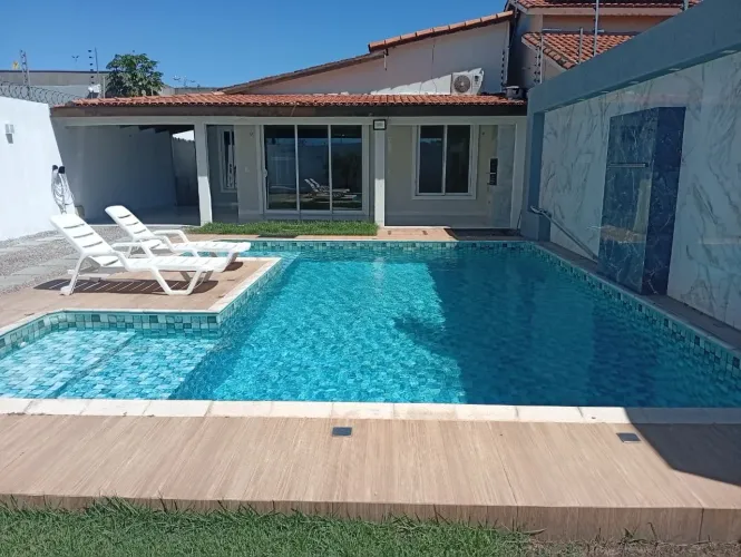 ALUGA-SE OU VENDE-SE- CASA MOBILIADA DE ALTO PADRÃO COM PISCINA GIGANTE