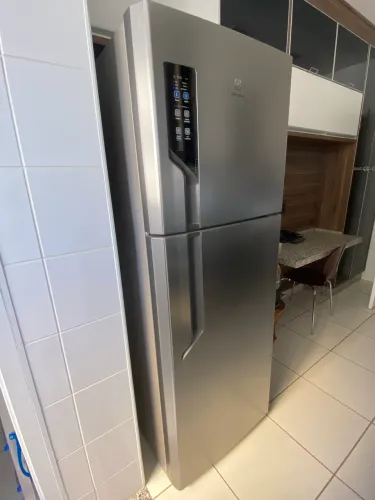 Geladeira Electrolux Inverter 474L Frost Free - Impecável