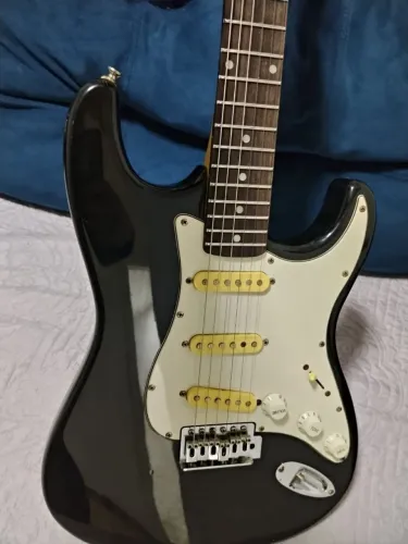 Guitarra Elétrica Condor, Semi nova, sem avarias, acompanha alavanca, whatsapp *
