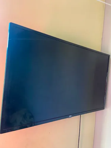 Televisão smart 42 polegadas, semi nova