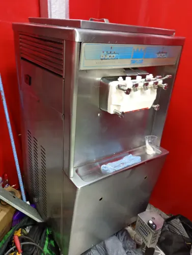Máquina de sorvete Taylor 754