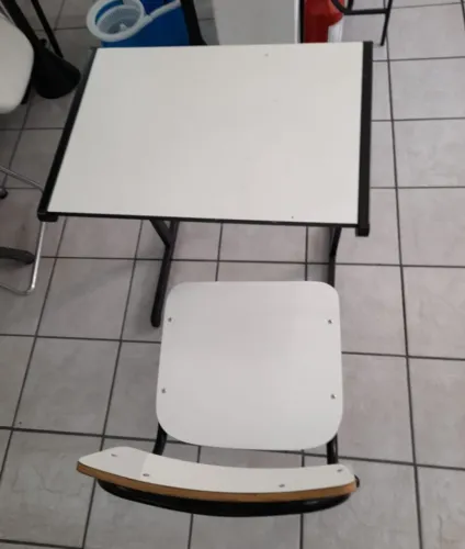 vendo mesa + cadeira para estudante