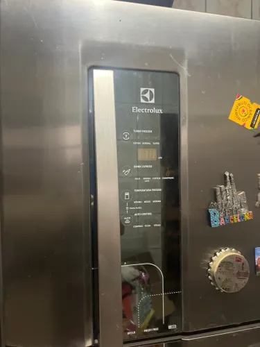 Geladeira Electrolux ( c defeito)