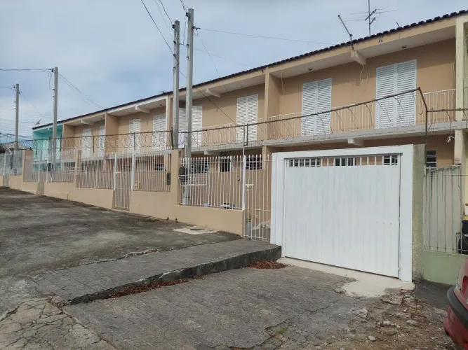 Alugo casa no Cajuru, dois quartos, entreTerminal Oficinas e estação tubo Teófilo Otoni.
