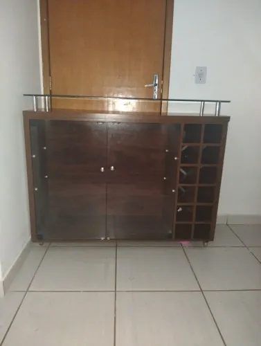 Vende-se essa Rack porta vinho, toda no mdf com  quatro rodinha de silicones. *