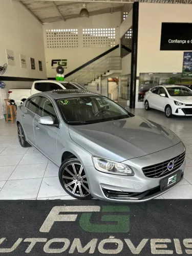 Volvo S60 T-5 Momentum 2.0 245cv 4P 2015