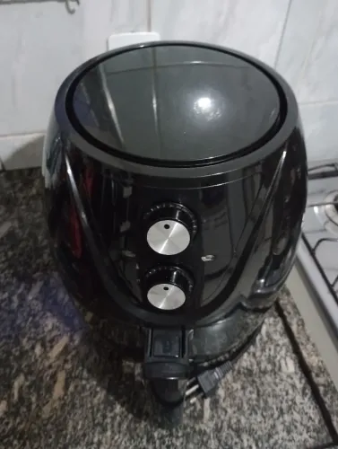 Fritadeira Airfryer Bella cuccina, funcionando perfeitamente.