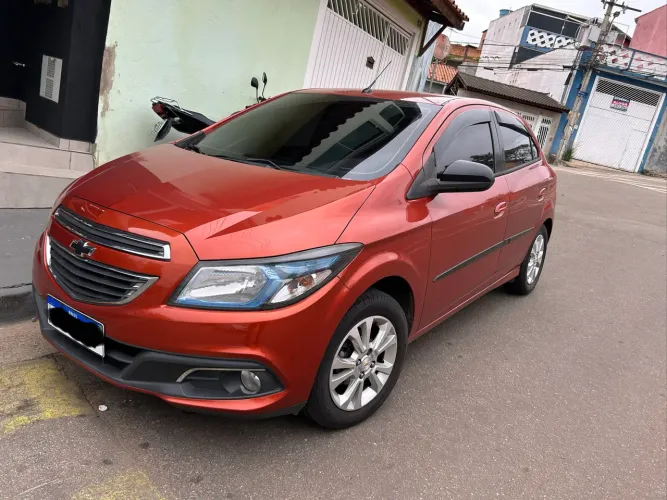 Chevrolet Onix Hatch Lollapalooza 1.0 8V Flex Power Mec. 4P 2014